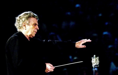 Το εμβληματικό 'ΑΞΙΟΝ ΕΣΤΙ' του Μίκη Θεοδωράκη στην Εθνική Λυρική Σκηνή